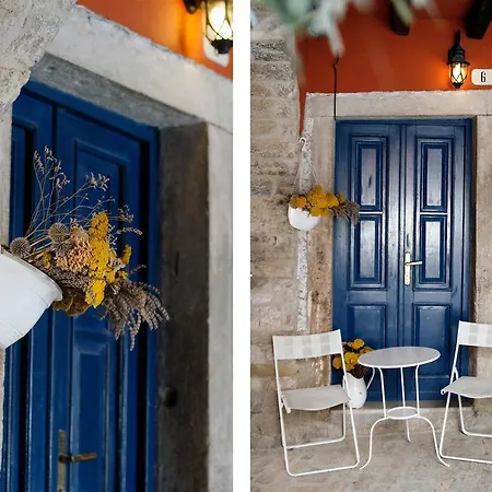 Blue Doors Apartment *